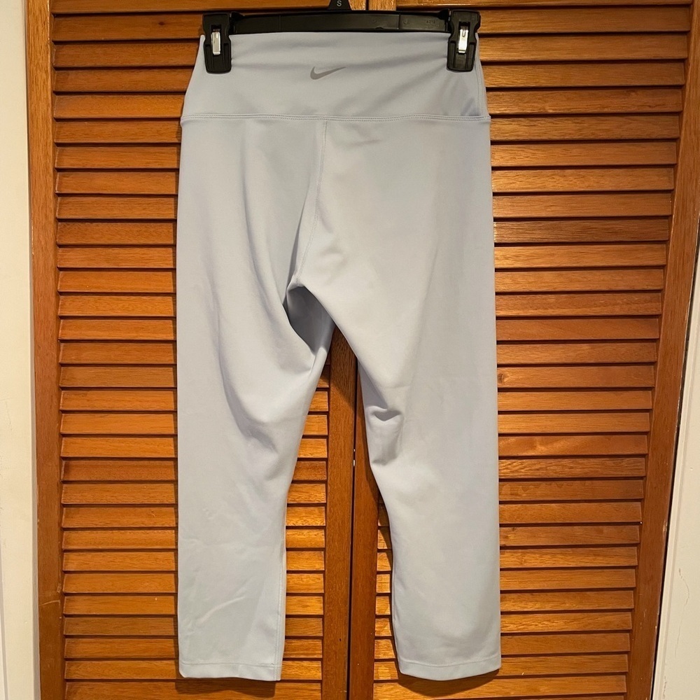Nike Women’s One Dri-Fit High Waisted Light Blue Cropped Leggings Sz M NWT - Picture 4 of 7